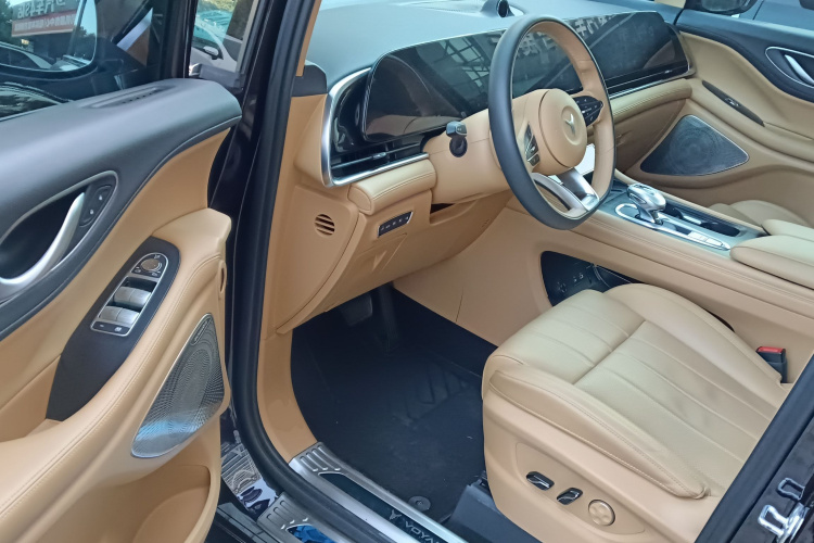 岚图汽车 岚图梦想家 2024款 PHEV 超长续航尊贵版中控内饰20