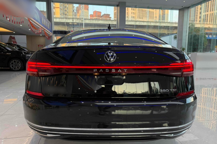 大众 帕萨特 2025款 出众款 380TSI 龙腾版车身外观6005