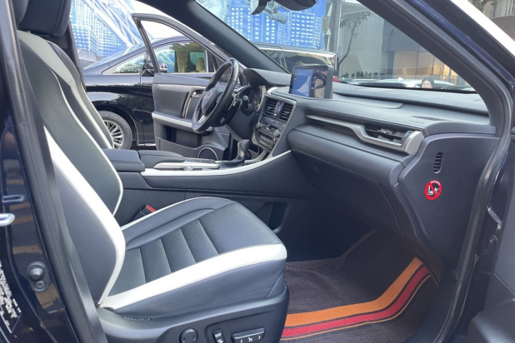 雷克萨斯RX 2021款 300 四驱F SPORT中控内饰7002