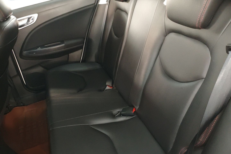 一汽 骏派D60 2015款 1.8L 自动舒适型中控内饰7004