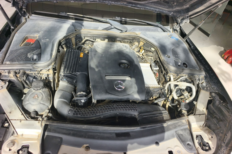 奔驰E级 2018款 改款 E 300 L 运动时尚型局部细节24