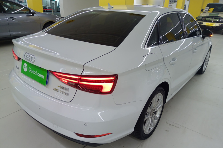 奥迪A3 2018款 30周年年型 Limousine 35 TFSI 进取型车身外观7