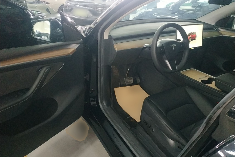 特斯拉 Model Y 2022款 后轮驱动版中控内饰20