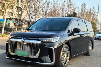 岚图汽车 岚图梦想家 2025款 PHEV 四驱旗舰鲲鹏版