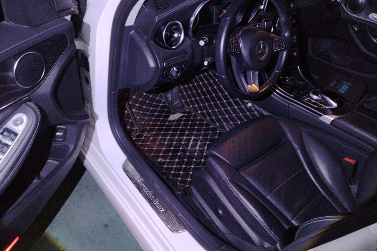 奔驰C级 2018款 C 180 L 时尚型运动版中控内饰20