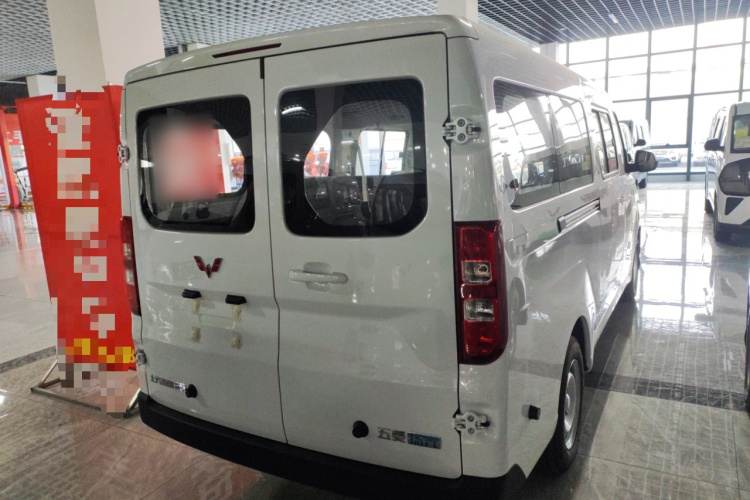 五菱汽车 五菱扬光 2025款 400km 客车版舒适型车身外观7