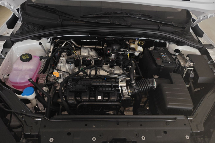 荣威i5 2026款 1.5L 手动舒享版机舱底盘24