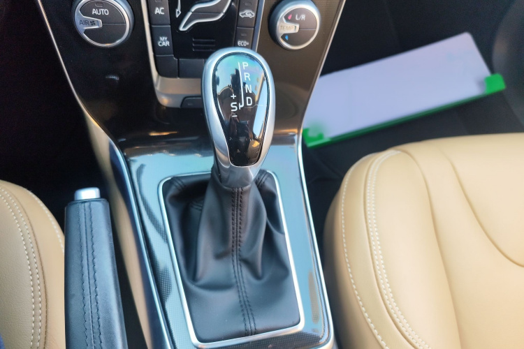 沃尔沃V40 2017款 T3 智逸版局部细节18