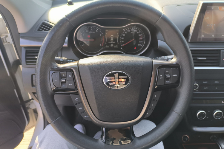 奔腾X80 2017款 1.8T 自动豪华型中控内饰13