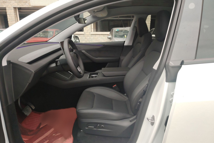 特斯拉 Model Y 2025款 改款 长续航全轮驱动版局部细节19