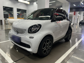 smart fortwo 2019款 0.9T 66千瓦硬顶风擎版 国VI