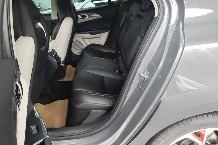 领克02 2019款 高能版 2.0T 自动两驱耀版 国VI中控内饰21