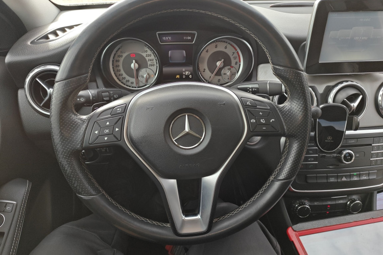 奔驰GLA 2016款 GLA 200 动感型局部细节13