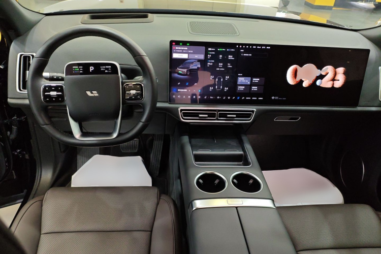 理想汽车 理想L9 2023款 Pro中控内饰12