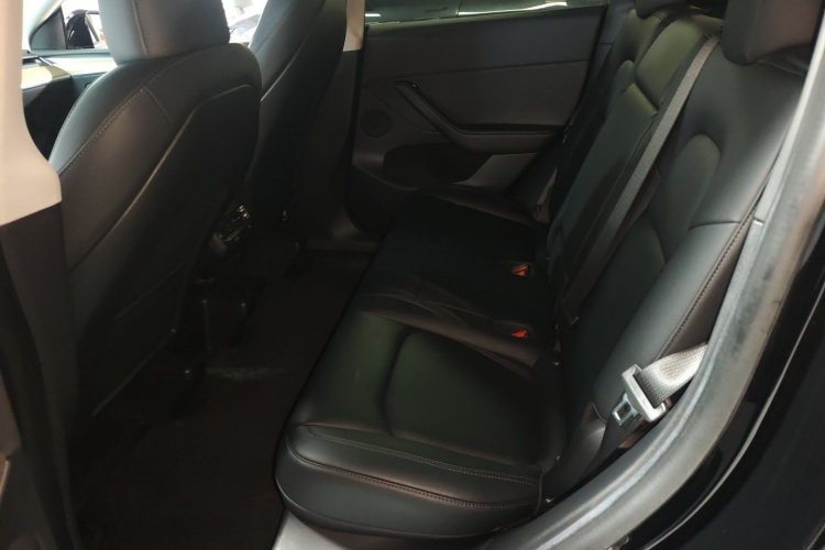 特斯拉 Model Y 2022款 长续航全轮驱动版中控内饰21