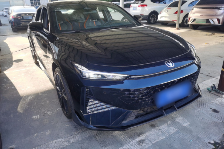 长安UNI-V 2024款 1.5T 尊贵运动型车身外观3