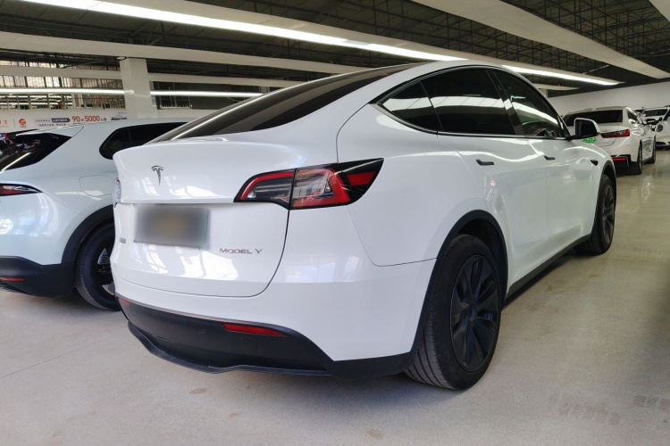 特斯拉 Model Y 2024款 后轮驱动版车身外观7