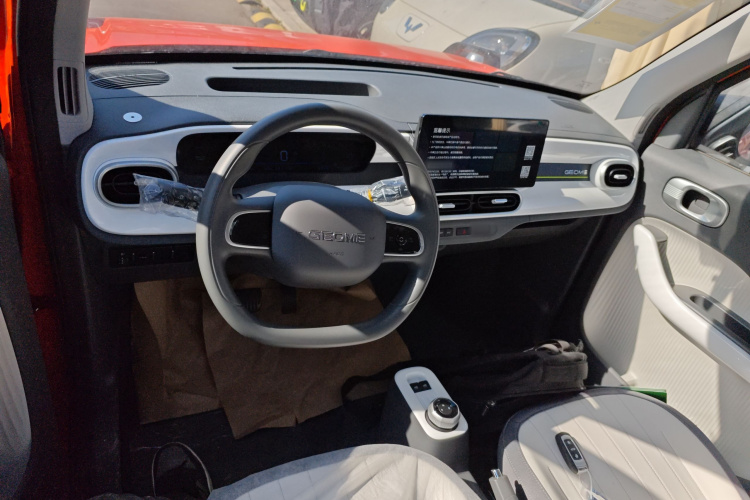 吉利银河 2025款 210km 熊猫骑士中控内饰7002