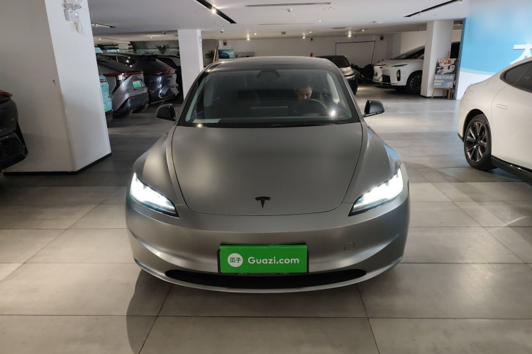 特斯拉 Model 3 2023款 后轮驱动版车身外观2