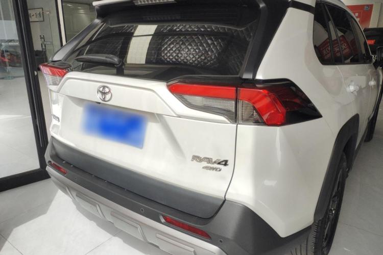 丰田 RAV4荣放 2022款 2.0L CVT四驱风尚Plus版车身外观6004
