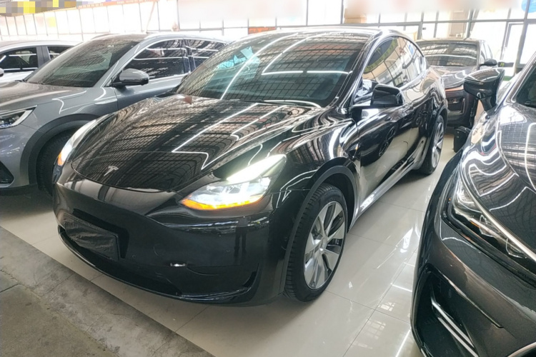 特斯拉 Model Y 2022款 改款 后轮驱动版车身外观4