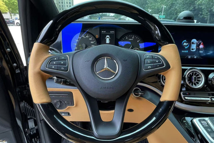 奔驰 威霆 2023款 2.0T 精英版 7座局部细节13