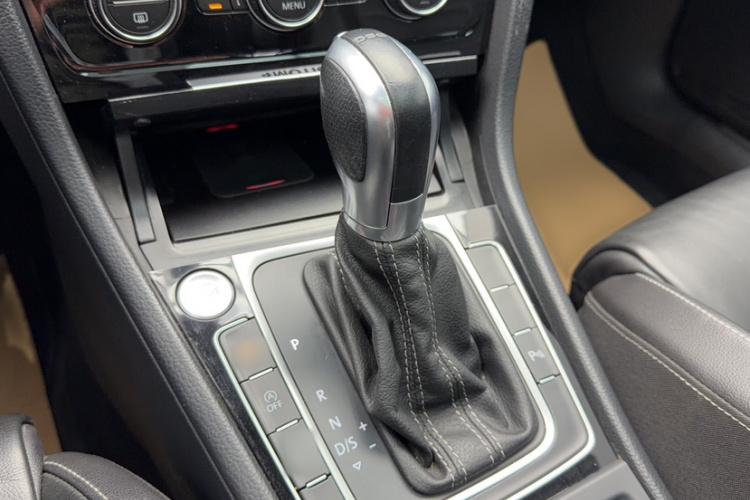 大众 高尔夫(进口) 2015款 2.0TSI R中控内饰7001