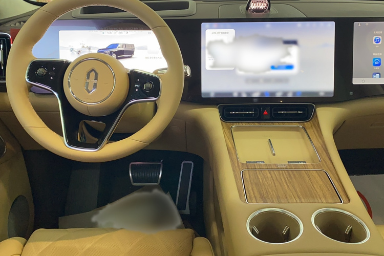 鸿蒙智行 问界M8 2025款 增程 Max+版 53.4kWh 6座版中控内饰7003