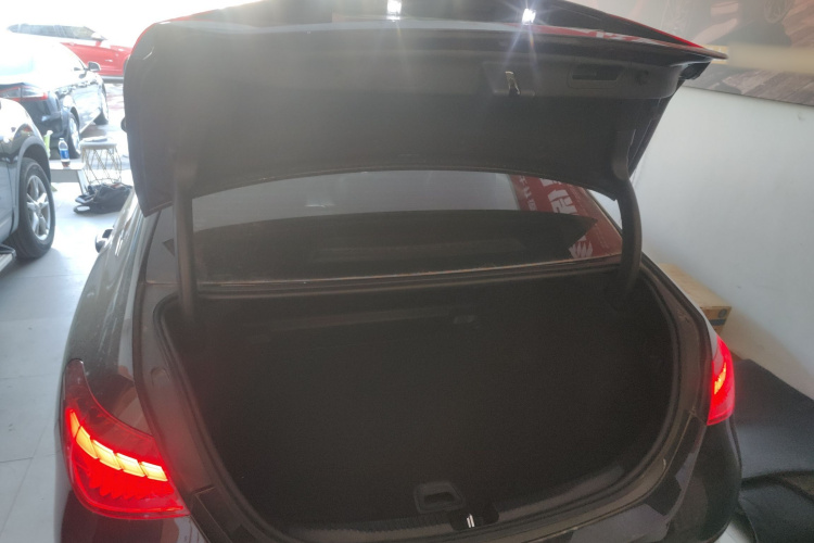 奔驰C级 2022款 改款 C 260 L 运动版机舱底盘23