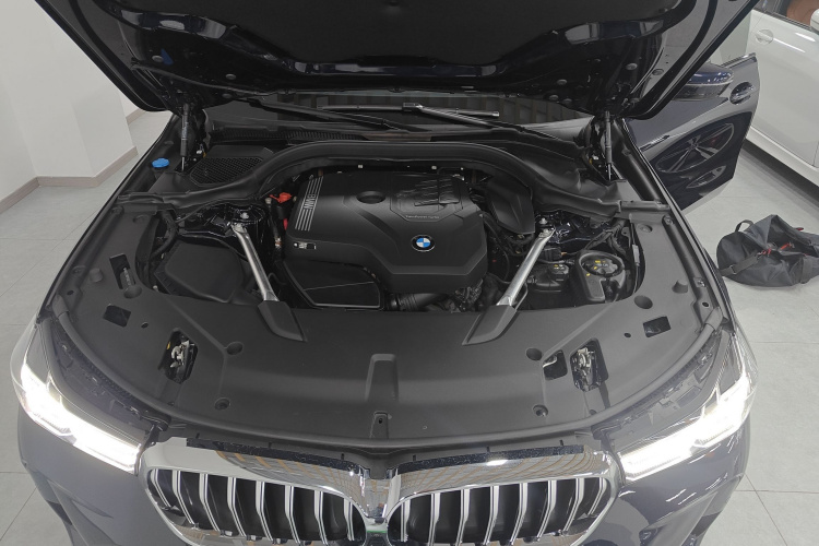 宝马6系GT 2022款 630i M运动套装机舱底盘24