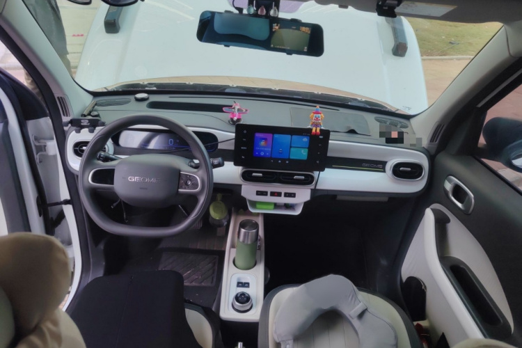 吉利银河 2025款 210km 熊猫骑士中控内饰7002
