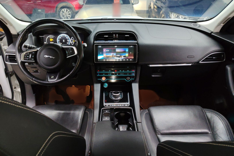 捷豹F-PACE 2016款 3.0 SC 四驱R-Sport运动版中控内饰7002