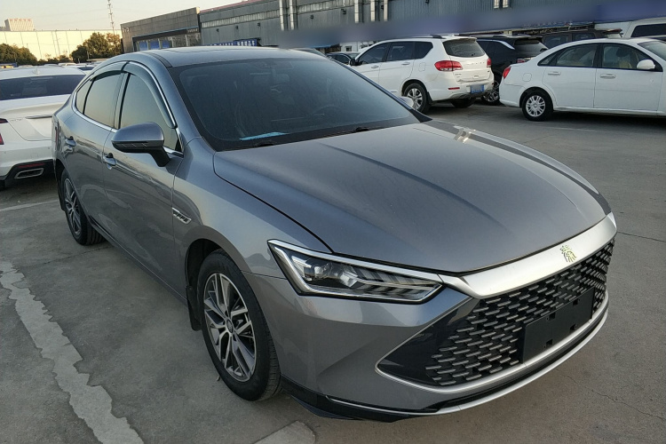 比亚迪 秦PLUS 2021款 DM-i 55KM 旗舰型车身外观3