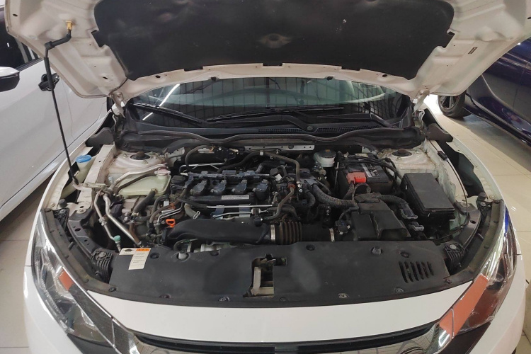 本田 思域 2016款 220TURBO 手动豪华版机舱底盘24