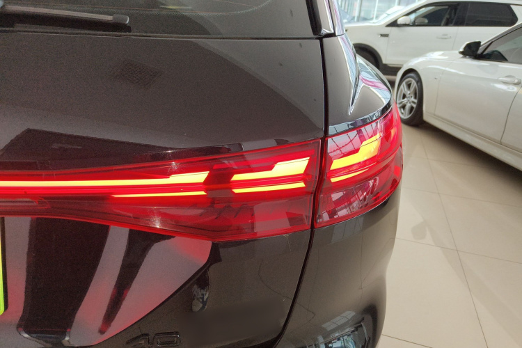 奥迪Q5 e-tron 2023款 40 e-tron 闪耀型 机甲套装车身外观9