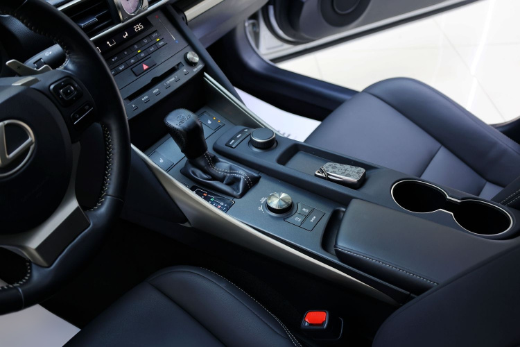 雷克萨斯IS 2017款 300 锋尚版中控内饰7005