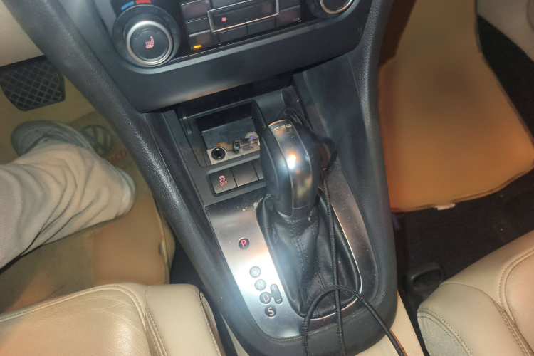 大众 高尔夫 2012款 1.4TSI 自动豪华型局部细节18