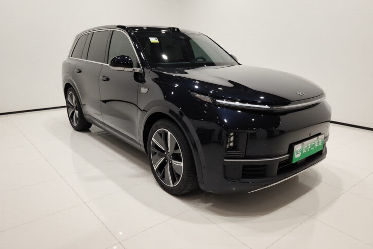 理想汽车 理想L9 2025款 Ultra 智能焕新版车身外观3