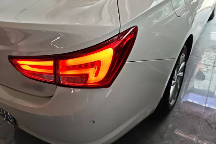 别克 威朗 2019款 三厢 15S 自动领先型车身外观9