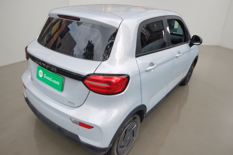 零跑汽车 零跑T03 2023款 200轻享版车身外观7