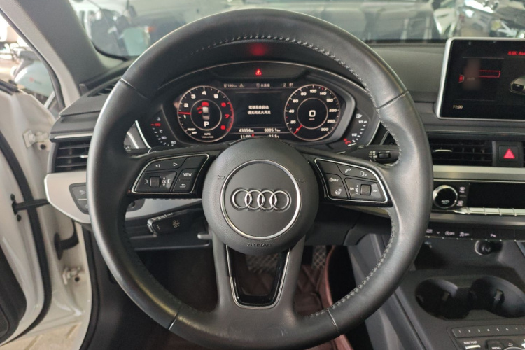 奥迪A4L 2018款 30周年年型 40 TFSI 时尚型中控内饰13