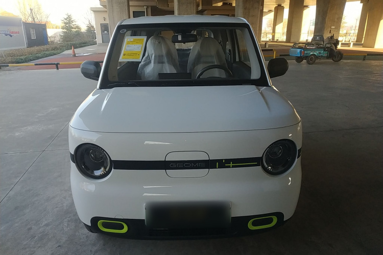 吉利银河 熊猫 2025款 210km 元气熊车身外观2