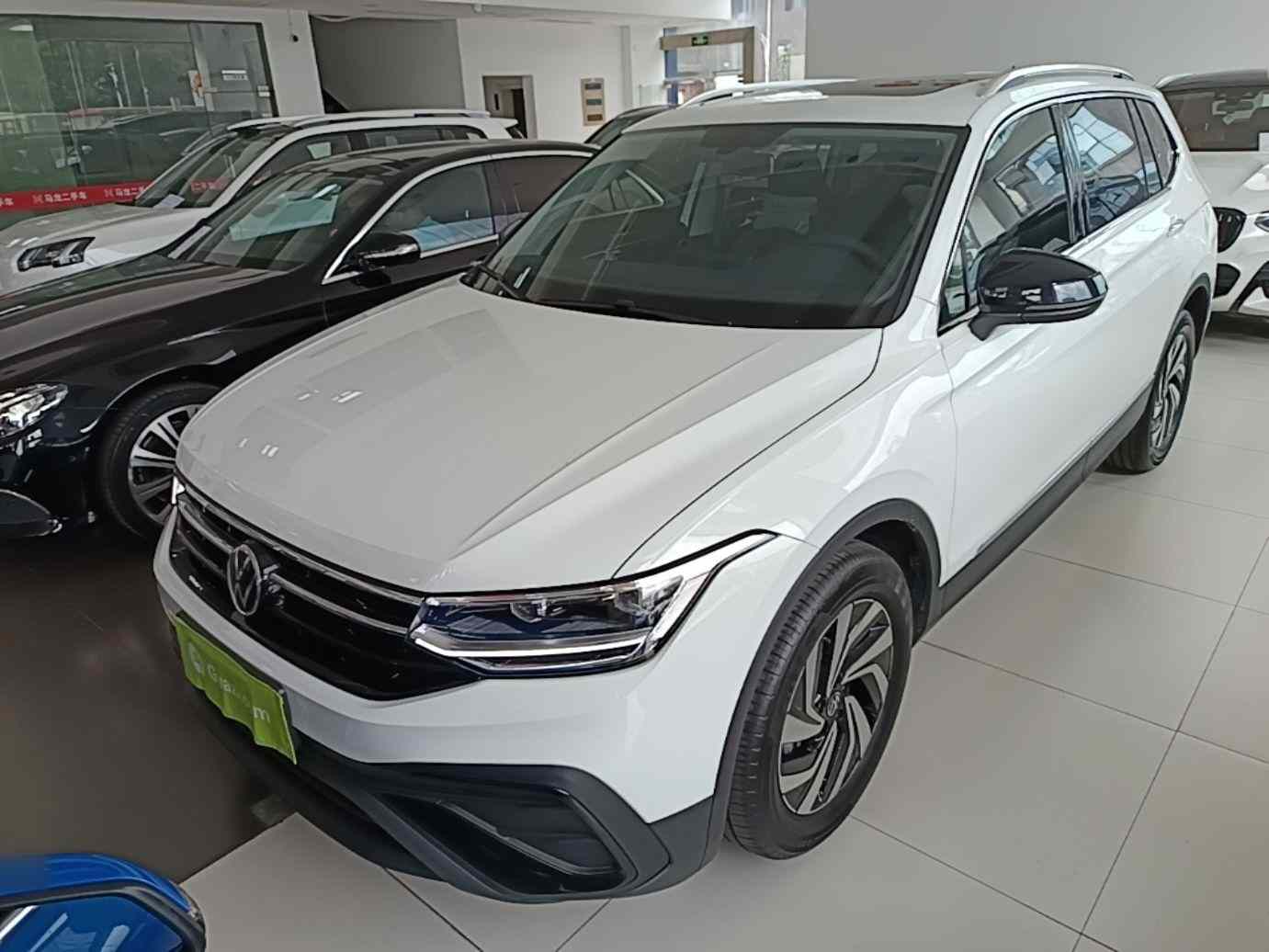 大众 途观L 2025款 出众款 300TSI 自动两驱龙腾版(2)