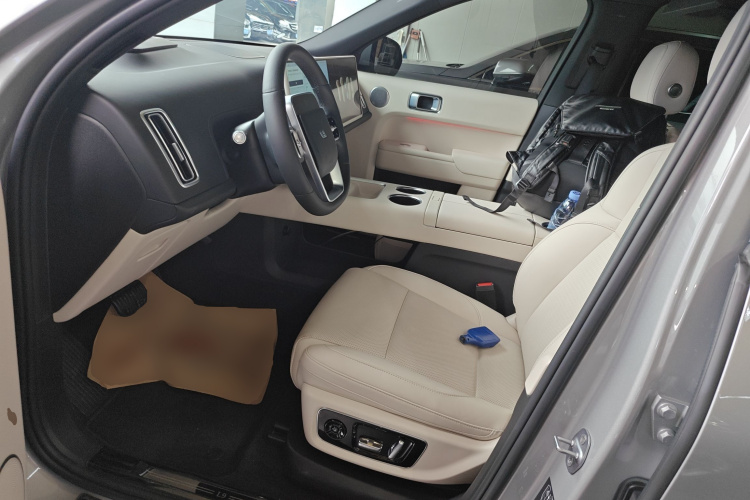 理想汽车 理想L9 2024款 Ultra中控内饰19