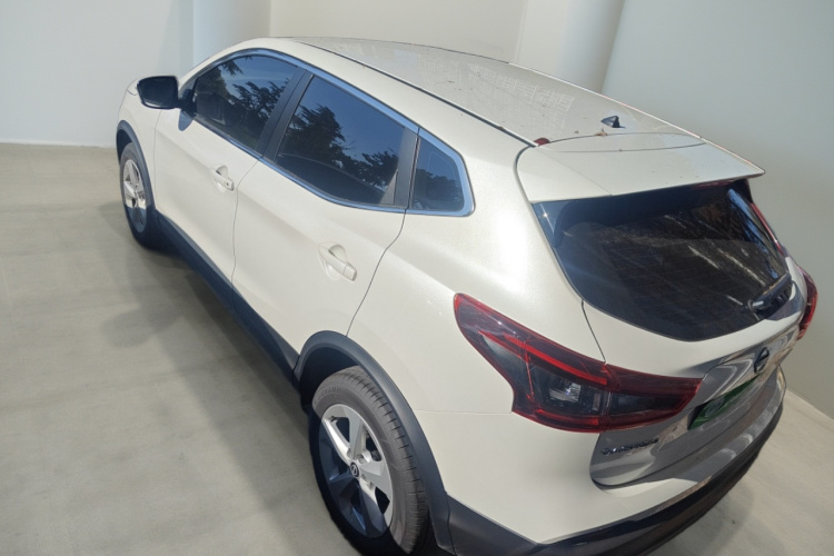 日产 逍客 2023款 经典 2.0L CVT XV舒适版车身外观5