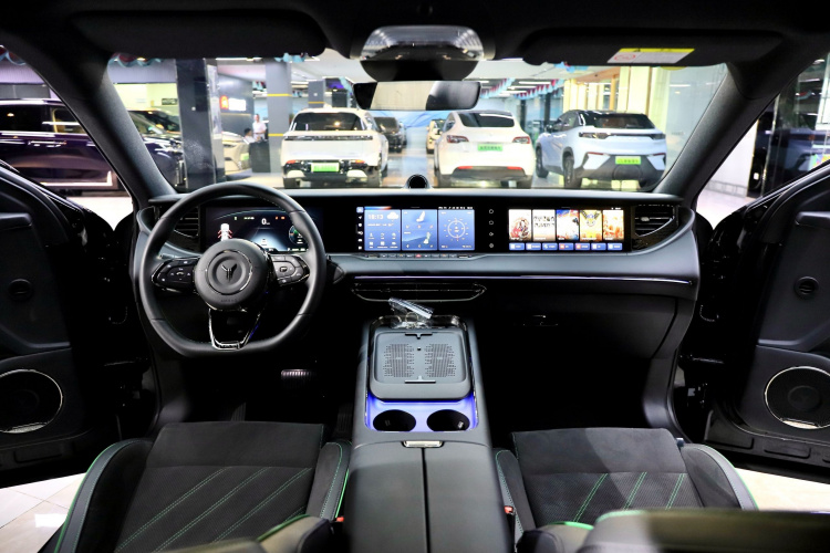 岚图汽车 岚图FREE 2025款 318 318km 后驱环游版中控内饰7006