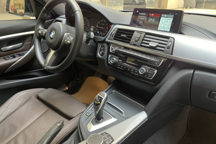 宝马3系 2019款 320i M运动曜夜版中控内饰7007