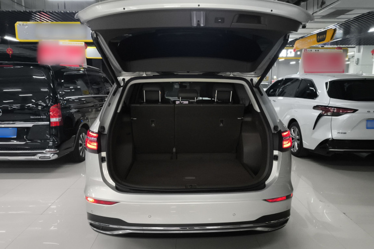 大众 威然 2023款 改款 380TSI 尊贵版机舱底盘23