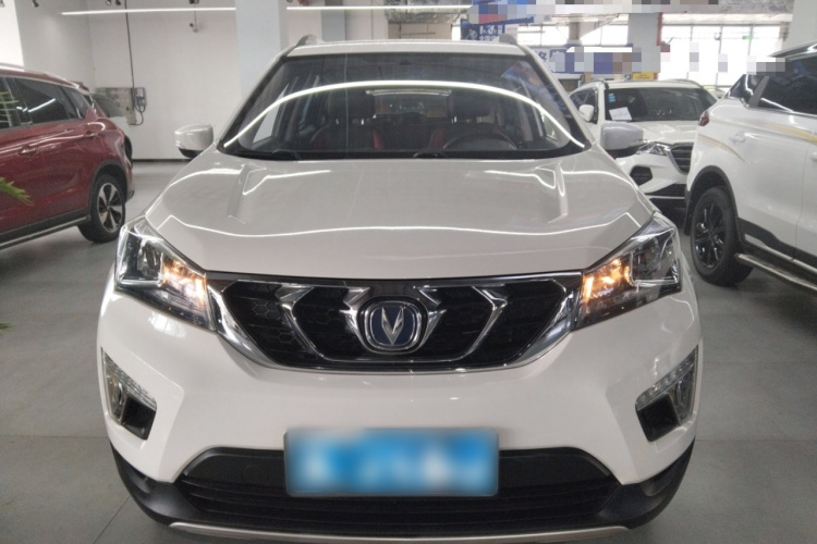 长安CS15 2016款 1.5L 自动豪华版车身外观2