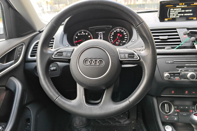 奥迪Q3 2018款 35 TFSI 运动型典藏版中控内饰13